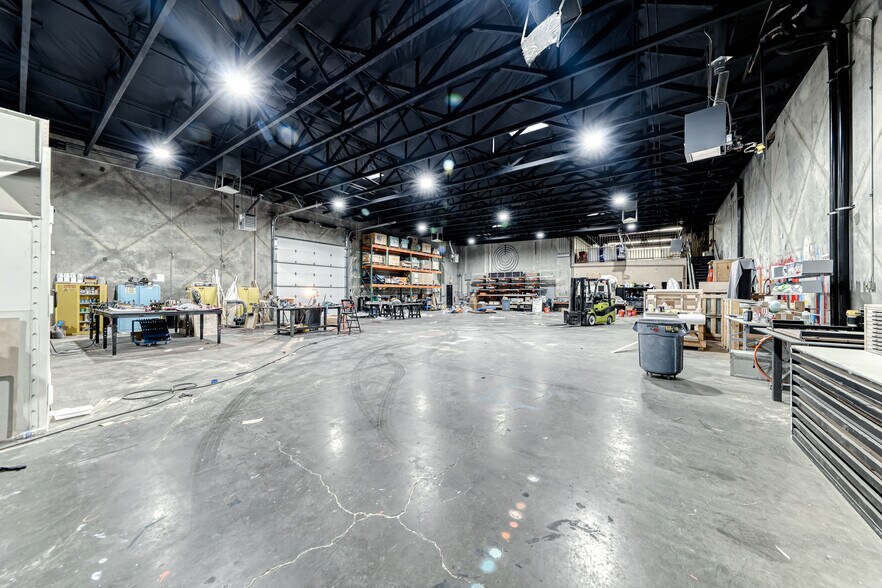 More Photos Of 235 W Brooks Ave, North Las Vegas Warehouse For Sale