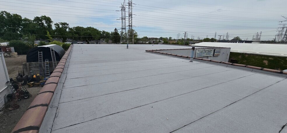 More Photos Of 1407 Redeker Rd, Des Plaines Industrial For Lease