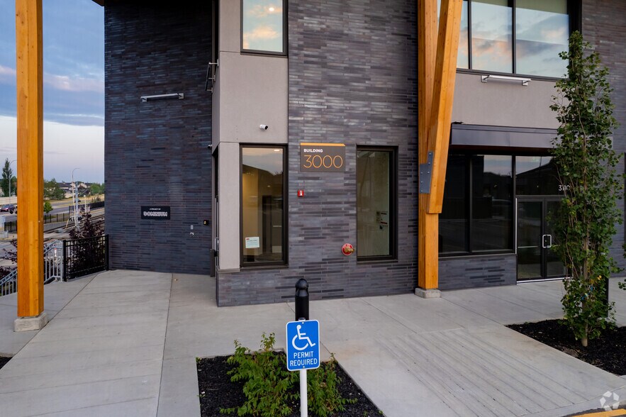 More Photos Of 40 Christie Park Vw SW, Calgary Storefront For Sale