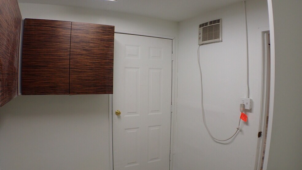 More Photos Of 12780 Pierce St, Pacoima Warehouse For Lease
