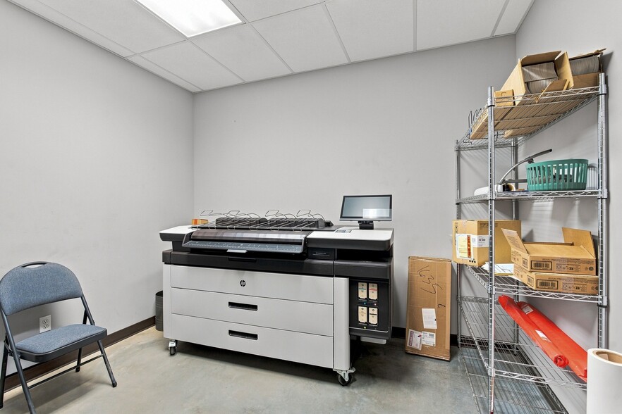 More Photos Of 6115 Robertson Ave, Nashville Warehouse For Lease