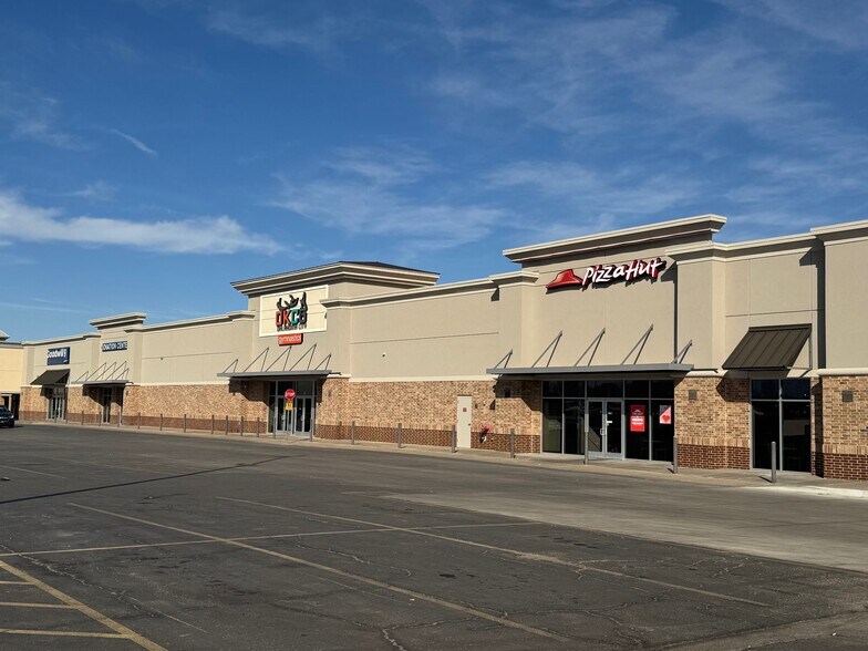 More Photos Of 107-115 E State Highway 152, Mustang Unknown For Lease