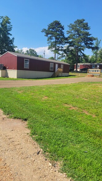 More Photos Of 106 Woodlawn Dr, Abbeville Manufactured Housing Mobile Home Park For Sale