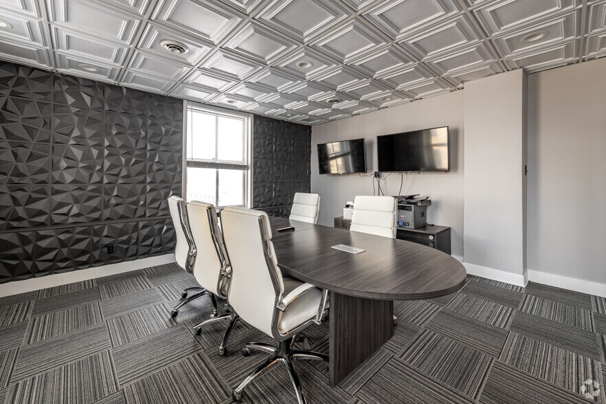 More Photos Of 13 Park Ave W, Mansfield Office For Lease