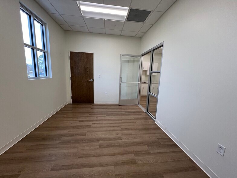 More Photos Of 6245 Greenlee St, Arlington Office For Sale