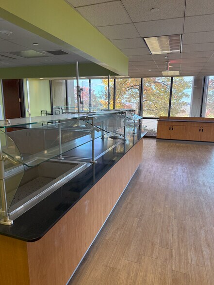 More Photos Of 730 Holiday Dr, Pittsburgh Office For Lease