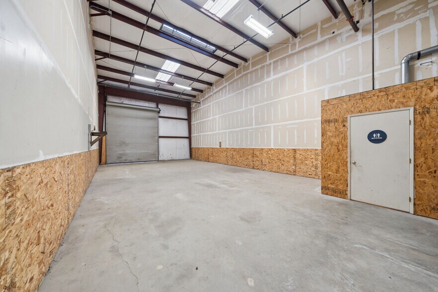 More Photos Of 2920 Industrial Ct, Fairfield Warehouse For Lease