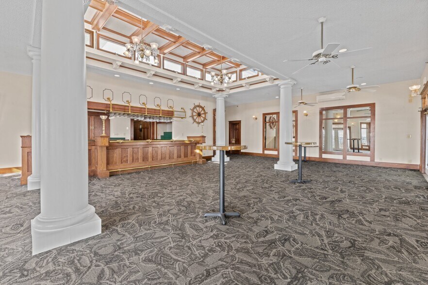 More Photos Of 738 E Main St, Belhaven Hotel For Sale