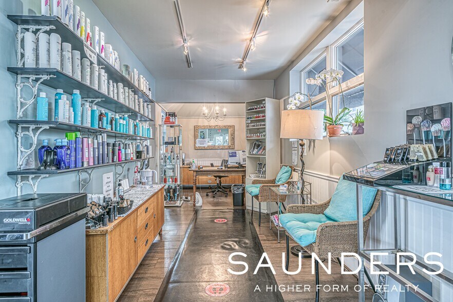 More Photos Of 19 Corwith Ave, Bridgehampton Storefront For Sale