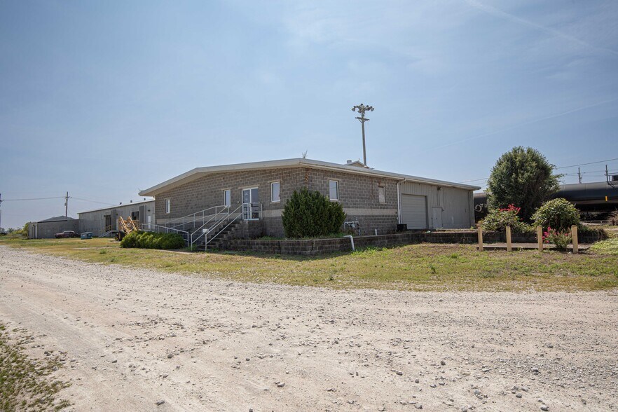 More Photos Of 200 N River St, Carthage Manufacturing For Lease