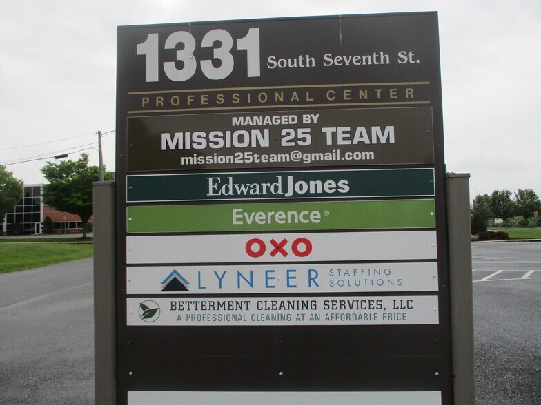 More Photos Of 1331 S 7th St, Chambersburg Office Residential For Sale