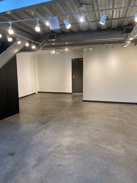 More Photos Of 1030 NW 12th Ave, Portland Apartments For Lease