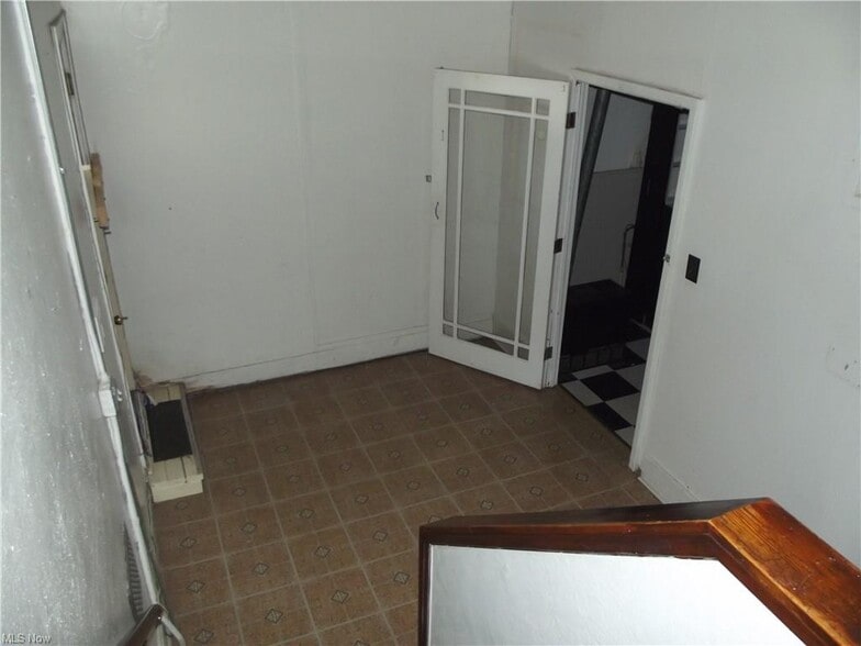 More Photos Of 17051 Libby Rd, Maple Heights Storefront Retail Residential For Lease