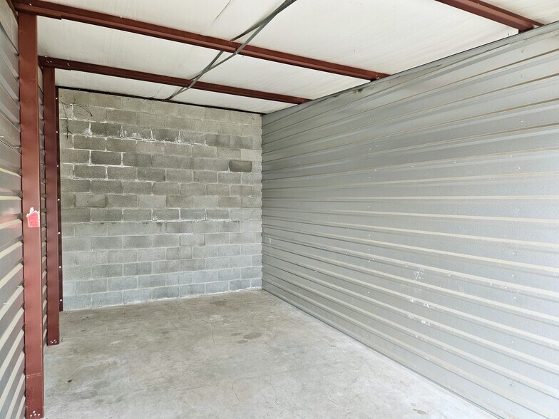 More Photos Of 1060 Dillon Way, Central Point Self Storage For Sale