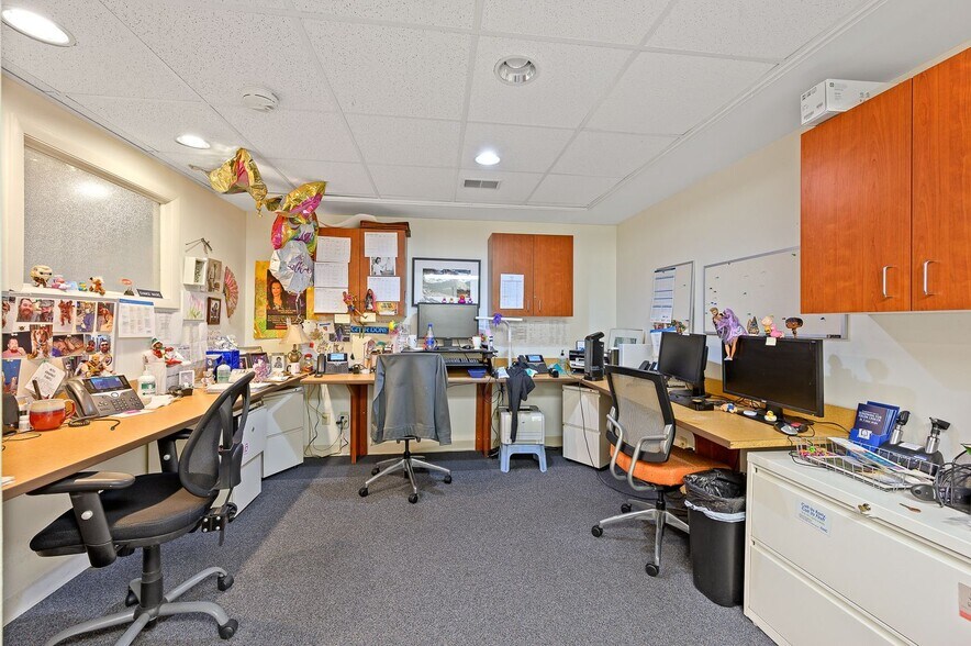 More Photos Of 71 E Hollister St, Cincinnati Medical For Lease