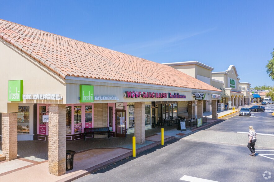 More Photos Of 7506-7524 Dr Phillips Blvd, Orlando Unknown For Lease