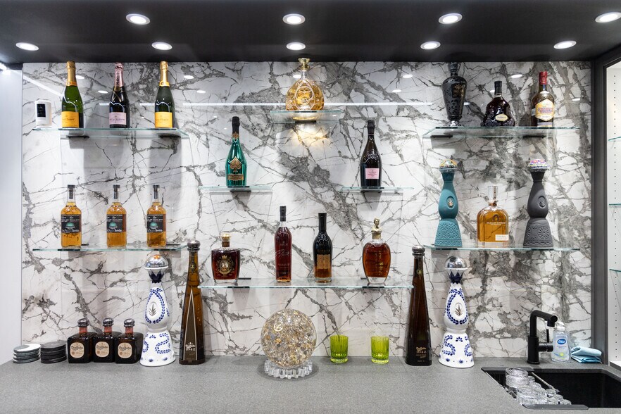 More Photos Of 1612 Magnolia Blvd, Burbank Storefront For Sale