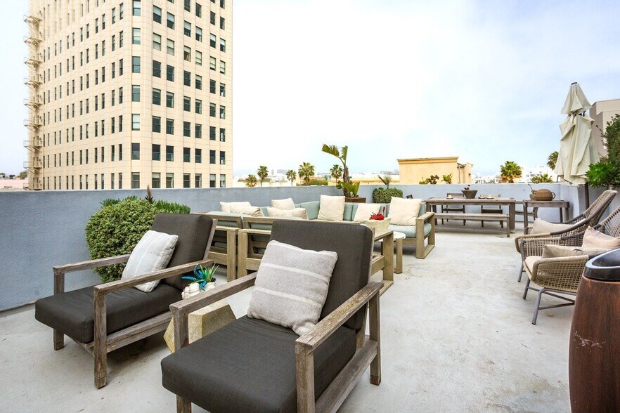 More Photos Of 214 Santa Monica Blvd, Santa Monica Apartments For Lease