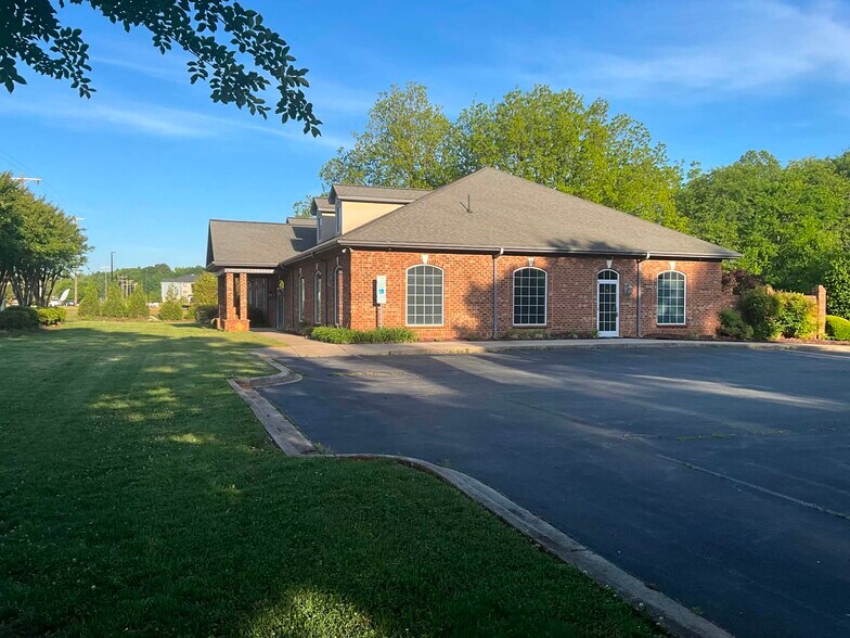 More Photos Of 7261 Burlington Rd, Whitsett Office For Sale