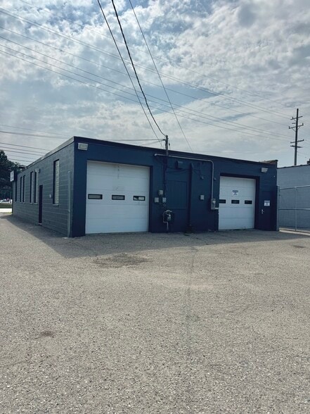 More Photos Of 23389-23391 Telegraph Rd, Southfield Freestanding For Lease