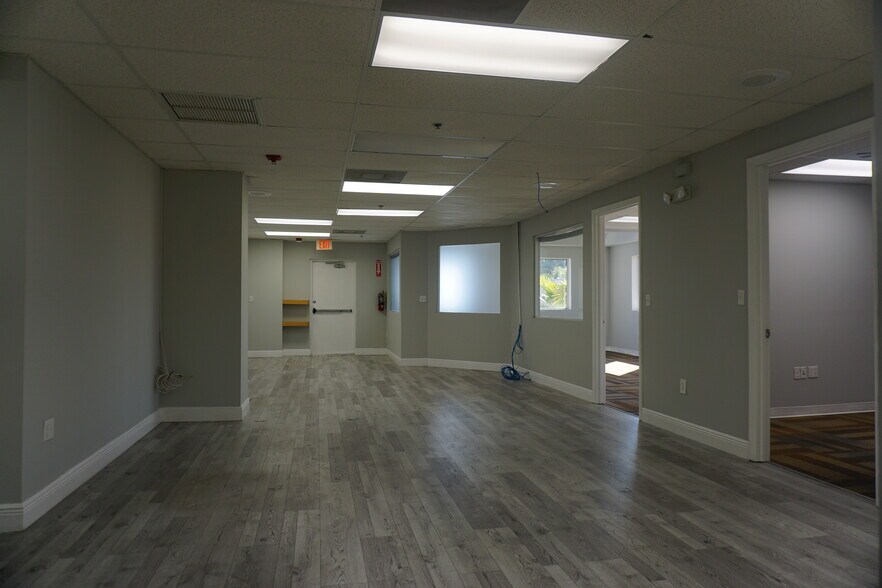 More Photos Of 2405-2425 N University Dr, Coral Springs Loft Creative Space For Lease