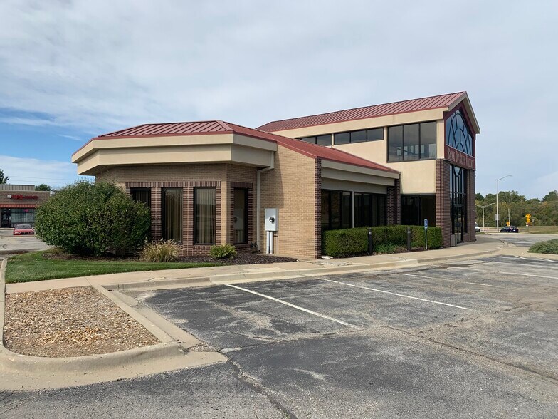 More Photos Of 5520 Hedge Lane Ter, Shawnee Bank For Sale