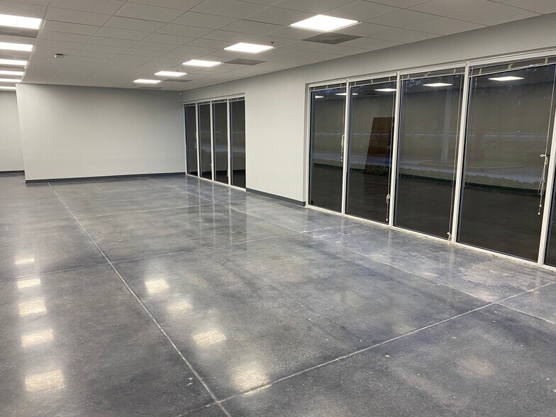 More Photos Of 8010 Sunport Dr, Orlando Light Distribution For Sale