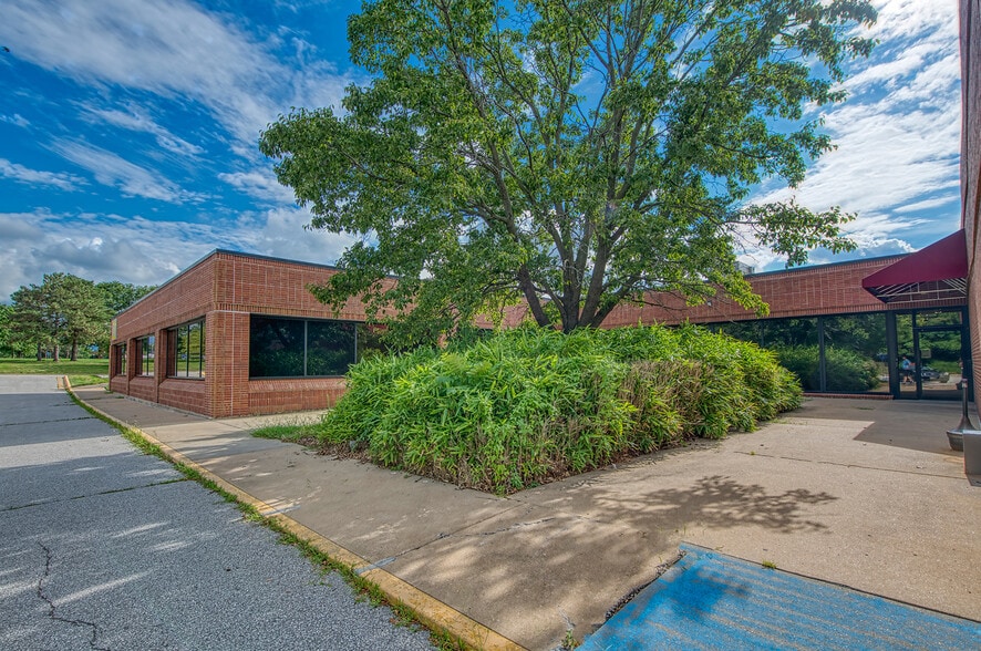 More Photos Of 11200 W 93rd St, Overland Park Flex For Lease