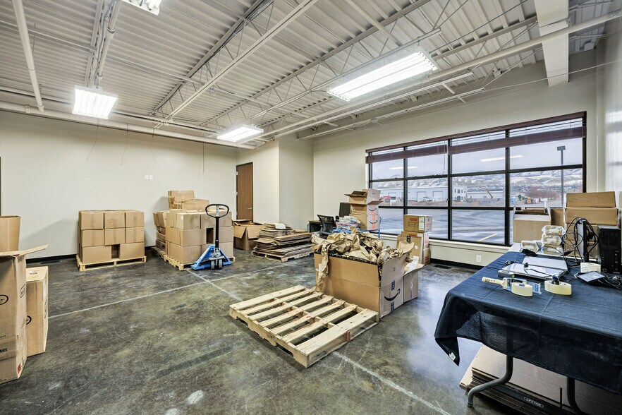 More Photos Of 3775 N 200 W, Hyde Park Service For Lease