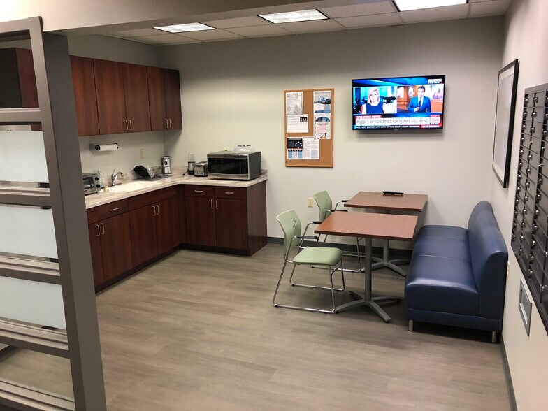 More Photos Of 7310 Turfway Rd, Florence Coworking Space