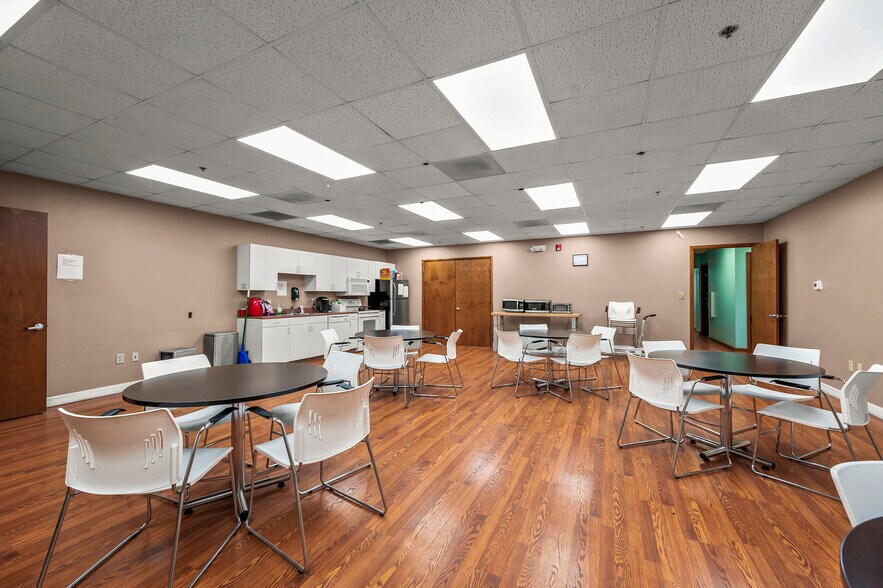 More Photos Of 3655 Reed St, Winston-Salem Warehouse For Lease