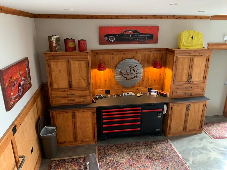 More Photos Of 2108-2260 Ferry Rd, Naperville Showroom For Sale