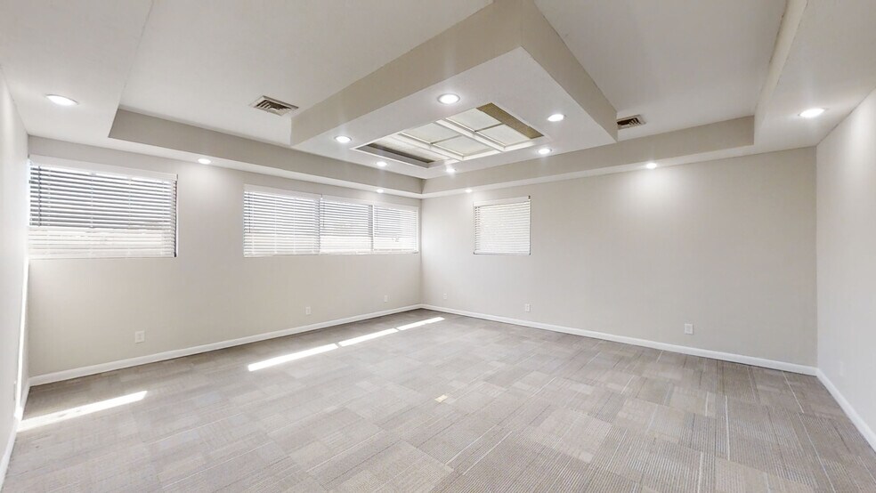 More Photos Of 2920 Edgewood Cir, Columbus Office For Lease