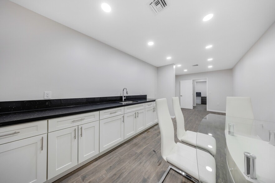 More Photos Of 2450-2460 NW 151st St, Miami Warehouse For Lease