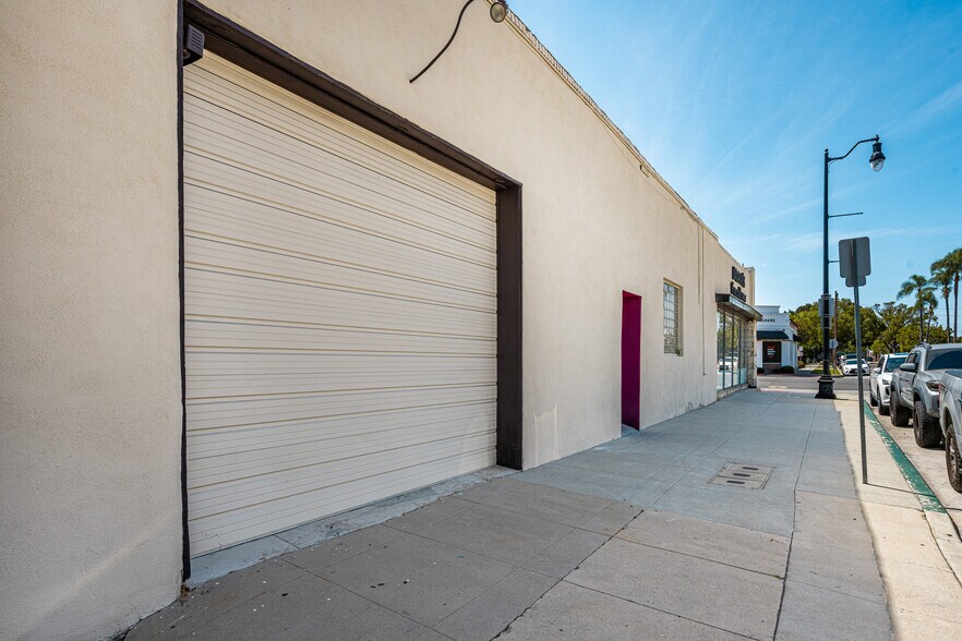 More Photos Of 335 W Chapman Ave, Orange Storefront For Lease
