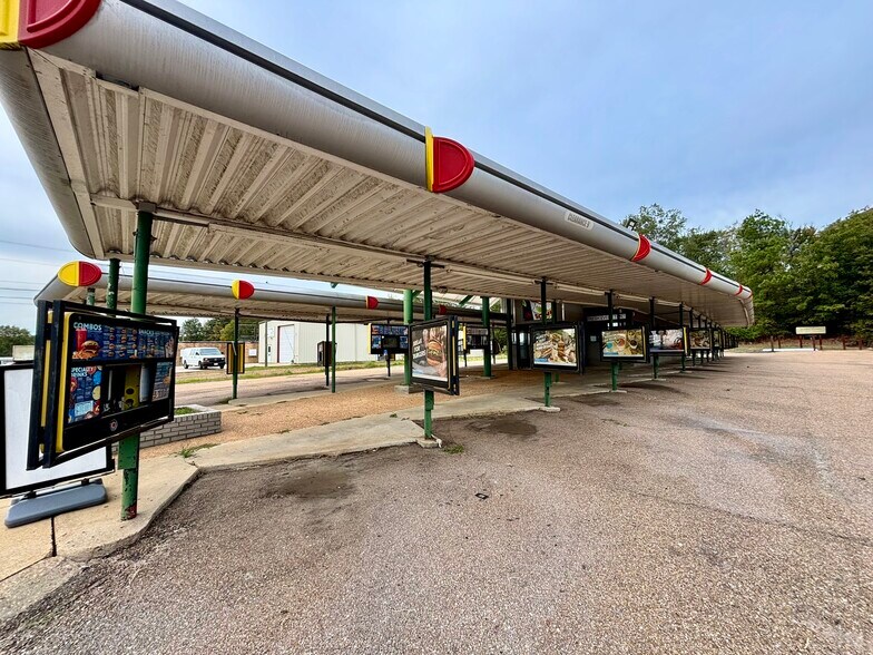 More Photos Of 210 W Calhoun St, Bruce Fast Food For Sale