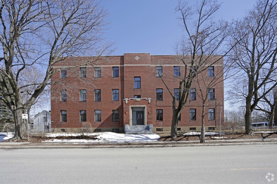 More Photos Of 63 Av 4e, Montréal Office For Sale