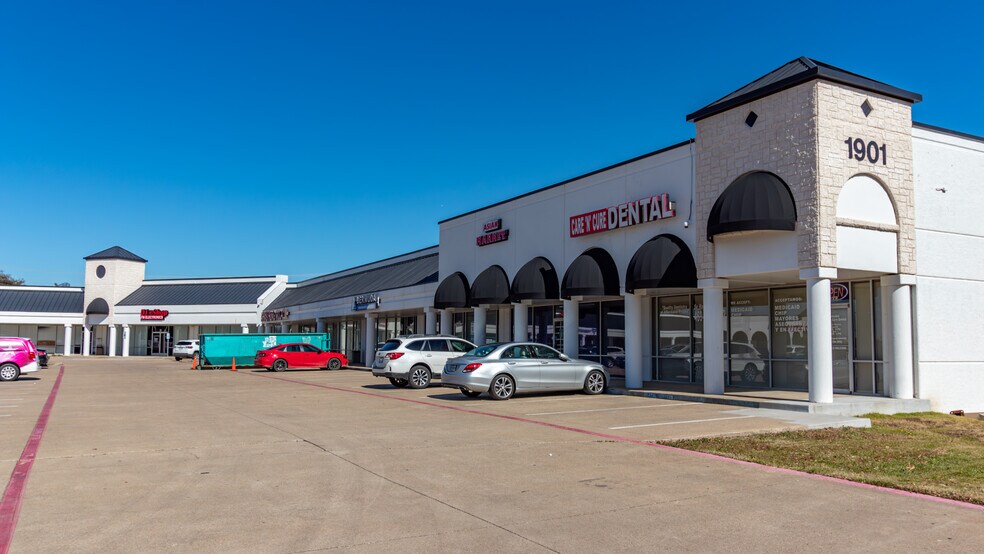 More Photos Of 1901 W Northwest Hwy, Garland Unknown For Lease