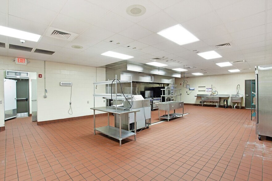 More Photos Of 762 Veterans Pky, Hinesville Restaurant For Sale