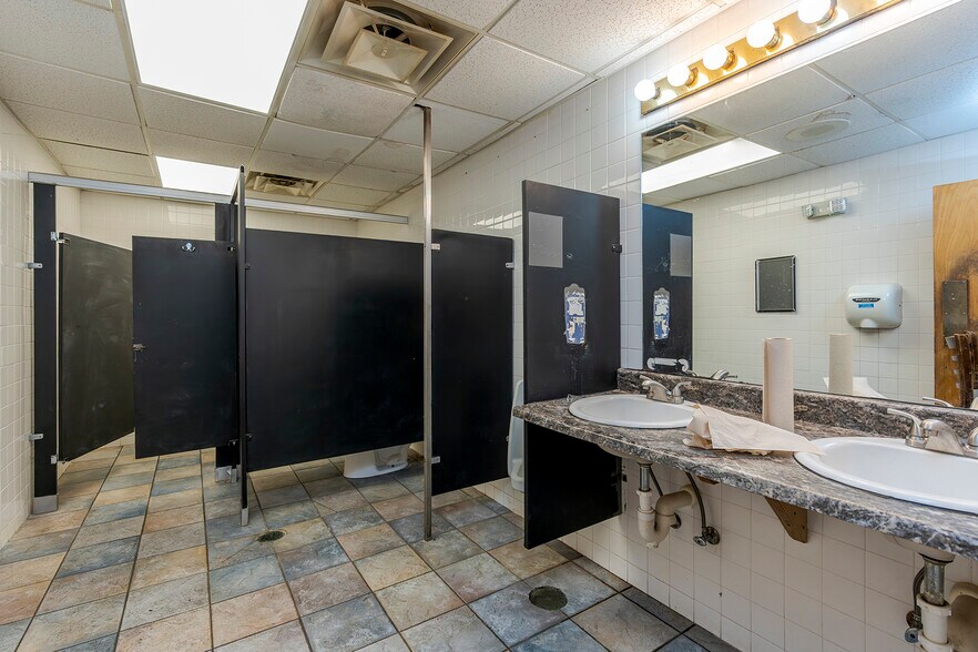 More Photos Of 241 Eastern Byp, Richmond Restaurant For Lease