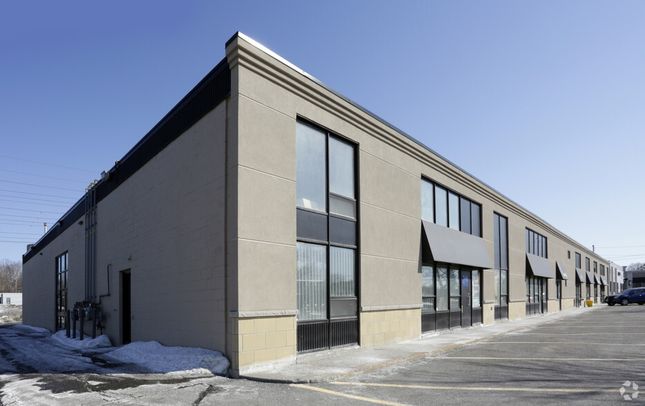 Primary Photo Of 1800 Woodward Dr, Ottawa Warehouse For Lease