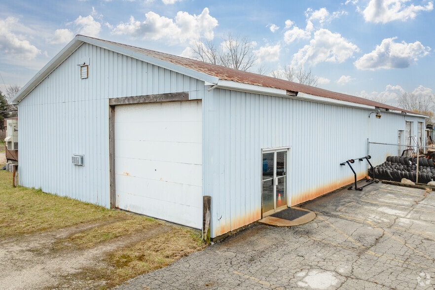 Primary Photo Of 9633 Fremont Pike, Perrysburg Warehouse For Sale