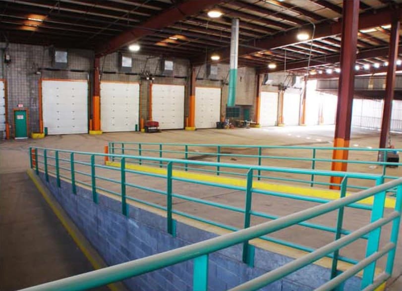 More Photos Of 254 W Broadway Rd, Mesa Distribution For Lease