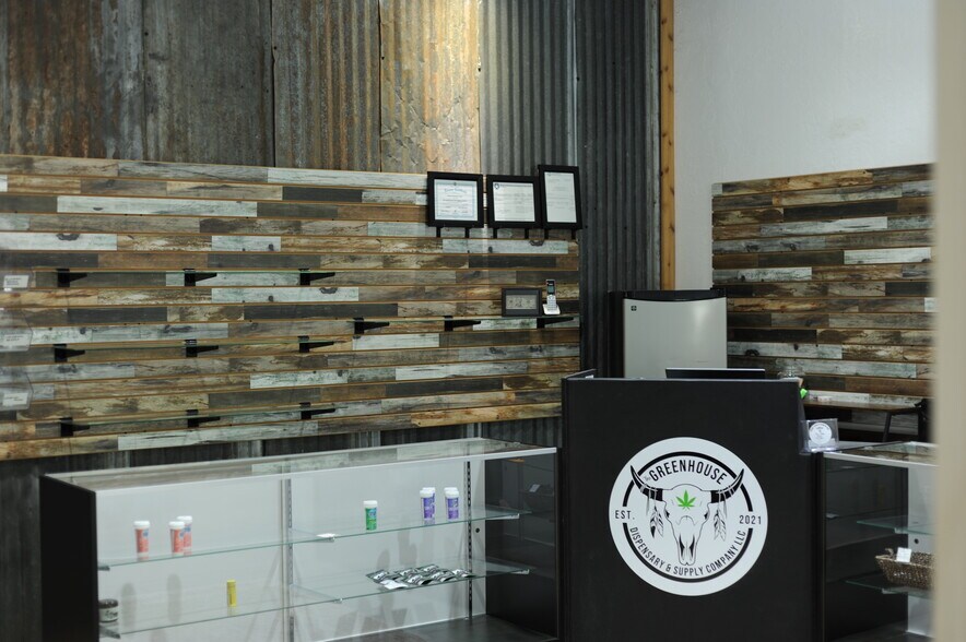 More Photos Of 108 Evans Ave, Apache General Retail For Sale