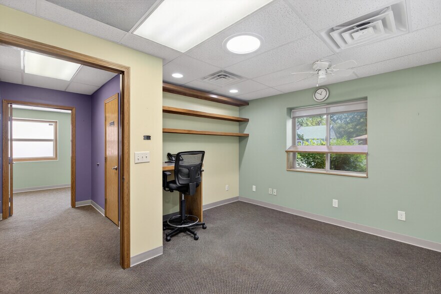 More Photos Of 133 N Glendale St, Wichita Office For Sale