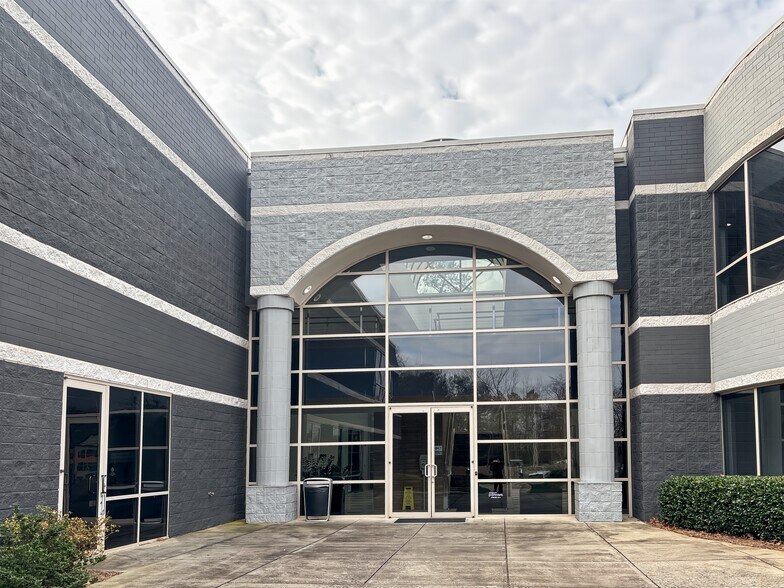 More Photos Of 5051 Peachtree Corners Cir, Peachtree Corners Coworking Space