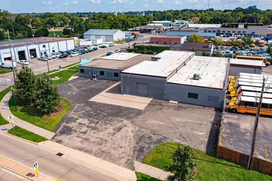 More Photos Of 636 NE 39th Ave, Minneapolis Manufacturing For Sale