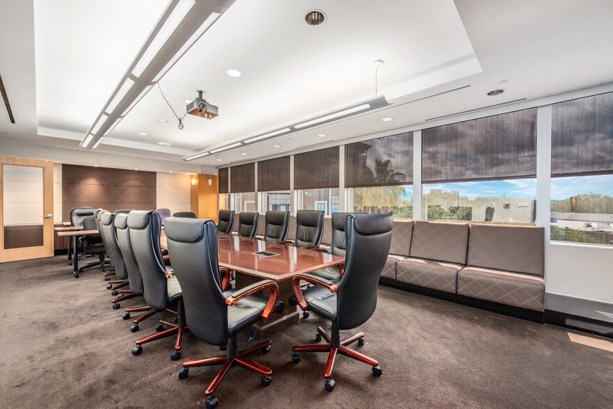 More Photos Of 5858 Westheimer Rd, Houston Office For Lease