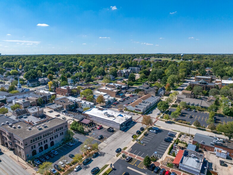 More Photos Of 12 N 3rd St, St Charles Bar For Sale