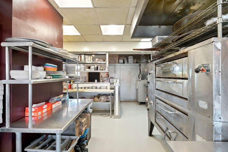 More Photos Of 76 E Pulaski Rd, Huntington Station Fast Food For Sale